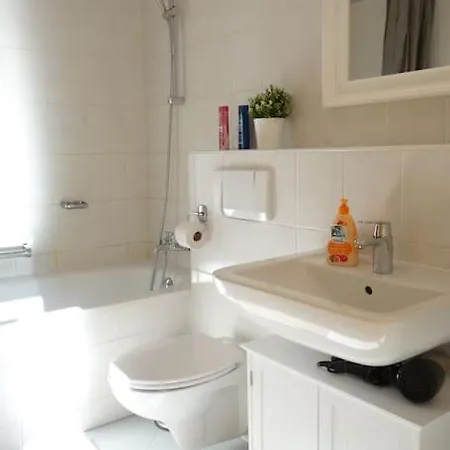 Apartman Cosy Studio, Sunny Balcony In It-district Neustadt *
