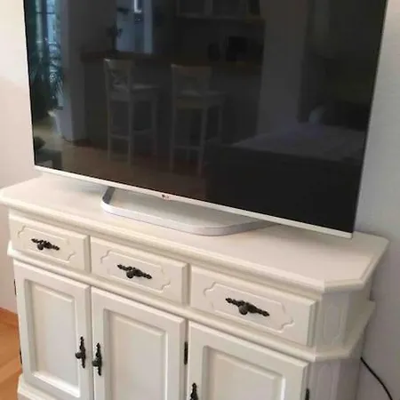 Apartment Cosy Studio, Sunny Balcony In It-district Neustadt