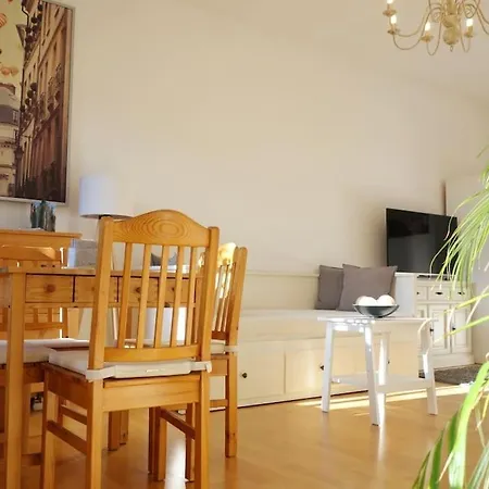 Cosy Studio, Sunny Balcony In It-district Neustadt