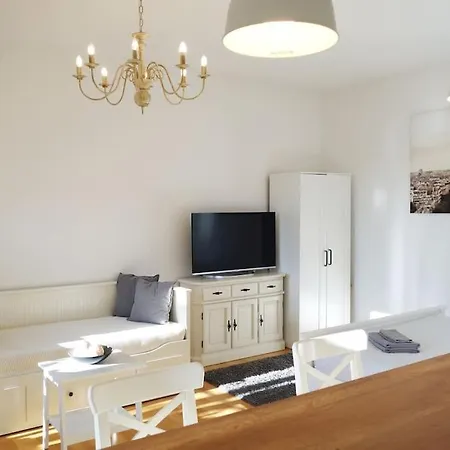 Cosy Studio, Sunny Balcony In It-district Neustadt *