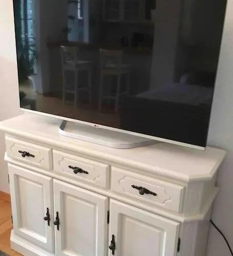 Apartment Cosy Studio, Sunny Balcony In It-district Neustadt