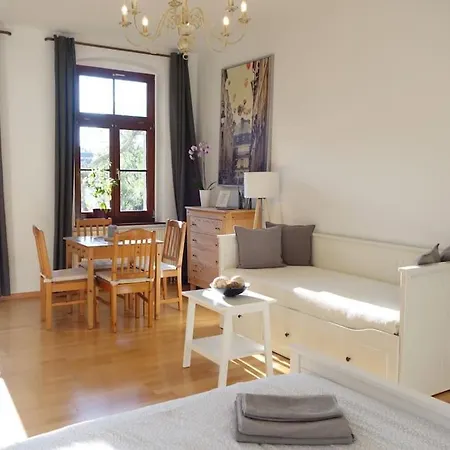 Cosy Studio, Sunny Balcony In It-district Neustadt